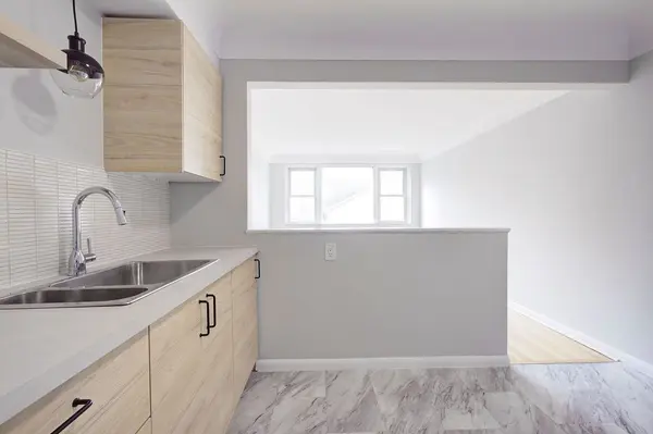 830 Robinson ST #204, Burlington, ON L7R 2L5