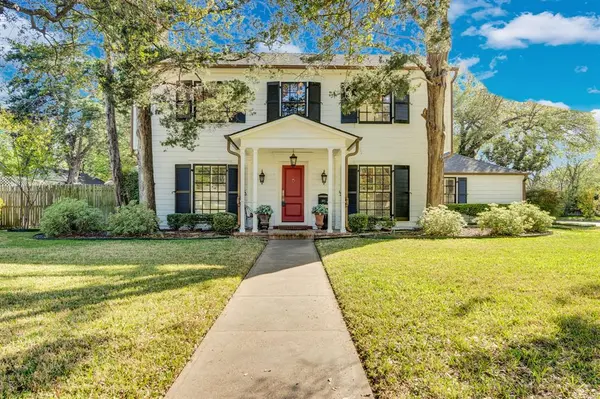 411 Sycamore Street,  Waxahachie,  TX 75165