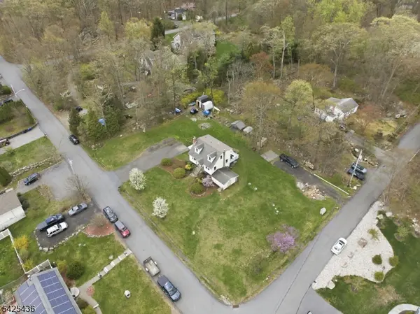 32 Pine Hill Rd, Mahwah Twp., NJ 07430