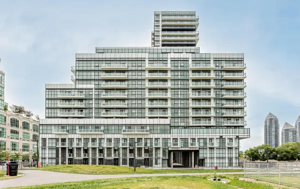 251 Manitoba ST #328, Toronto W06, ON M8Y 4G9