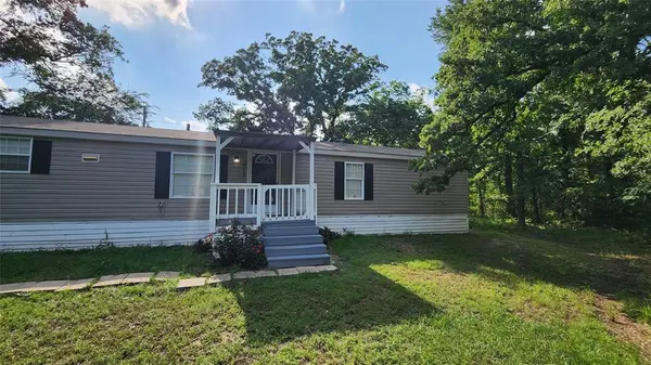 217 Navajo Trail, West Tawakoni, TX 75474