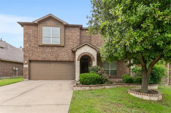 8220 Misty Water Drive, Fort Worth, TX 76131