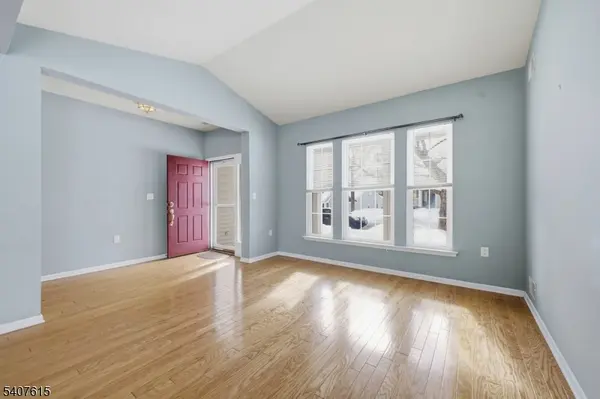 56 Kensington Cir, White Twp., NJ 07823