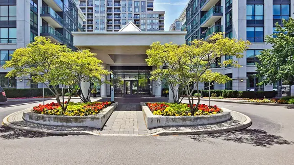 30 North Park RD #1004, Vaughan, ON L4J 0G6