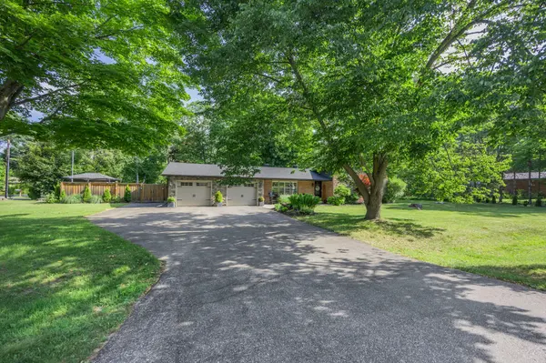 4 Peacher ST, Springwater, ON L9X 0W6