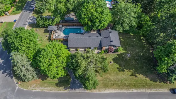 4 Peacher ST, Springwater, ON L9X 0W6