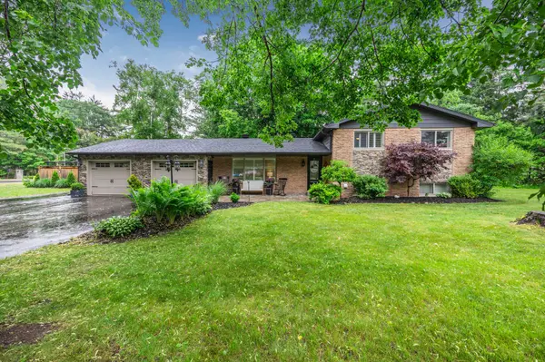 4 Peacher ST, Springwater, ON L9X 0W6