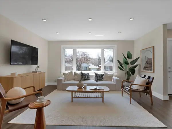 10 Dunrobin DR, Toronto W08, ON M9B 2S9