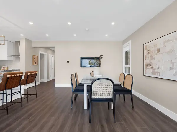 10 Dunrobin DR, Toronto W08, ON M9B 2S9