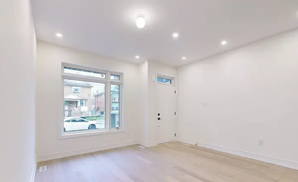 208 Mcroberts AVE, Toronto W03, ON M6E 4P5