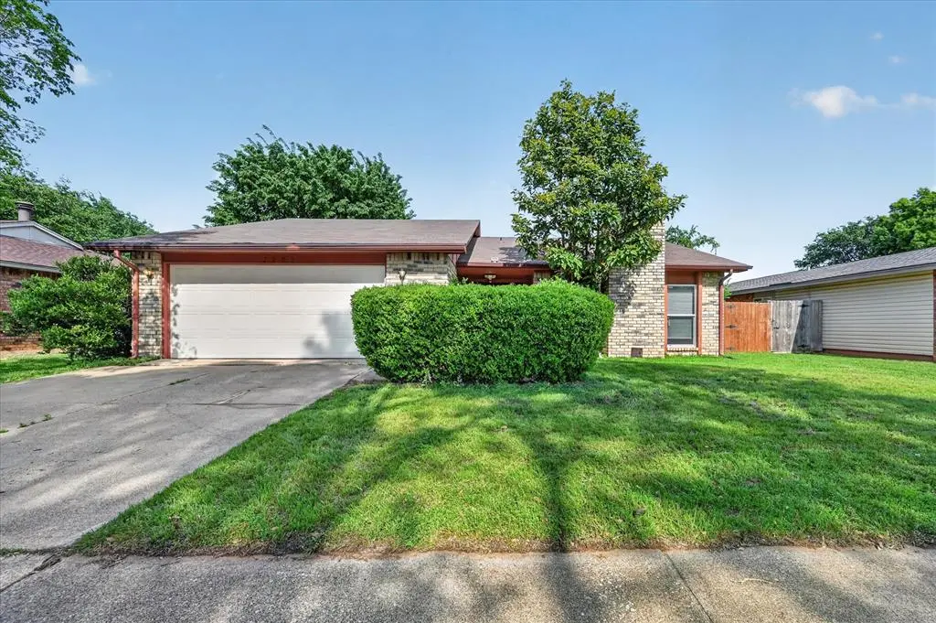 2705 Treeview Drive, Arlington, TX 76016