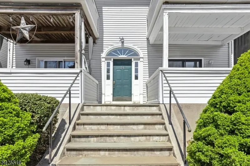 22 Orchard St, Summit City, NJ 07901