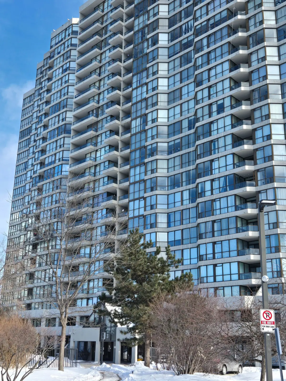 3 Rowntree RD #607, Toronto W10, ON M9V 5G8