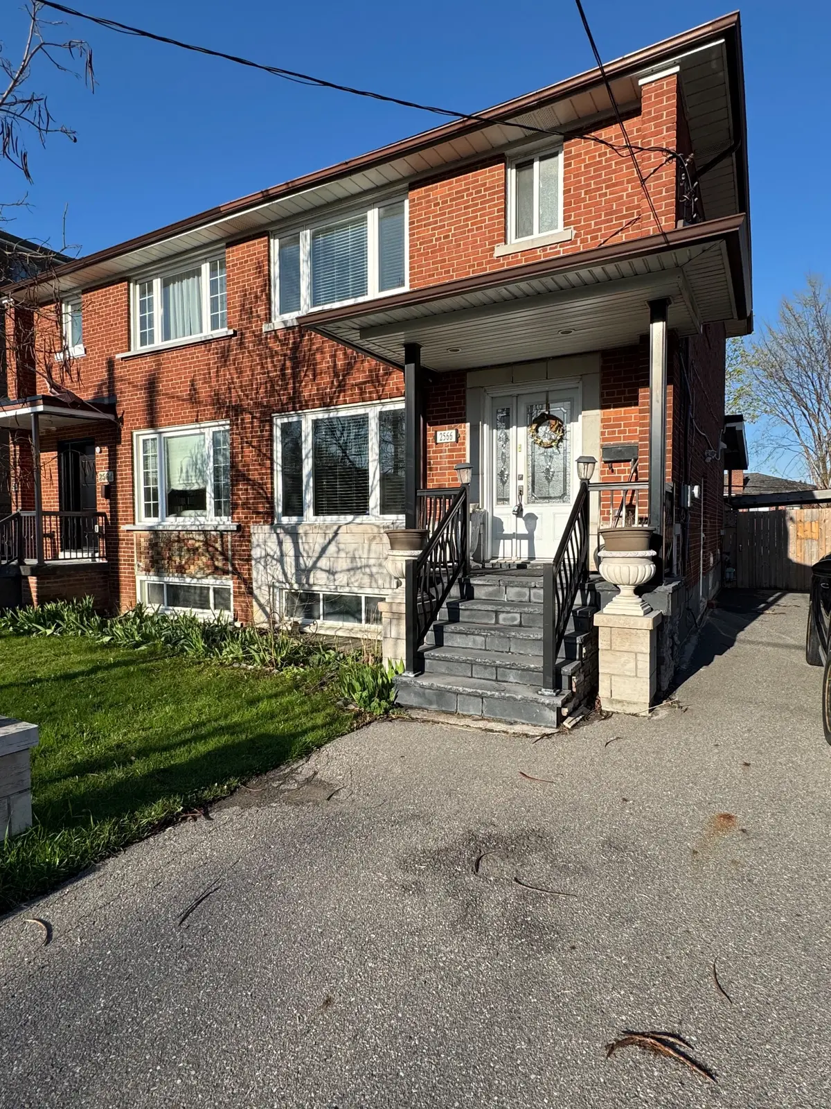 2566 Keele ST, Toronto W04, ON M6L 2N8