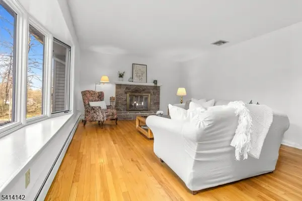 29 Leffler Hill Rd, Raritan Twp., NJ 08822