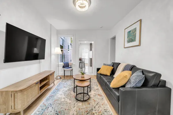 13 D'arcy ST, Toronto C01, ON M5T 1J8