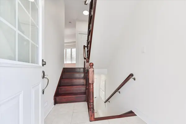 215 16TH AVE #7, Richmond Hill, ON L4C 0T8