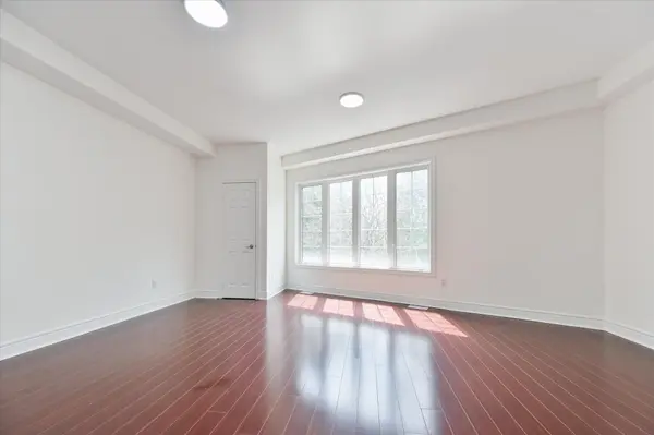 215 16TH AVE #7, Richmond Hill, ON L4C 0T8