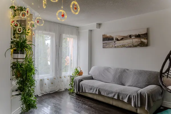 5357 Floral Hill CRES, Mississauga, ON L5V 1V2