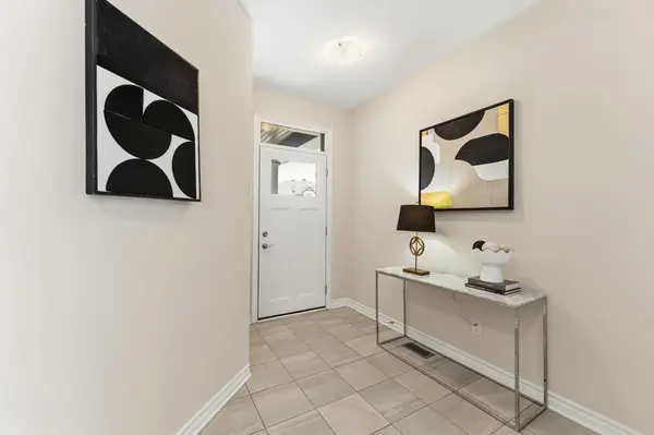 95 Shinny AVE, Kanata, ON K2V 0G5