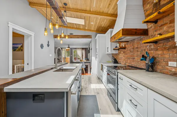 1023 Kirkpatrick LN, Bracebridge, ON P1L 1X1