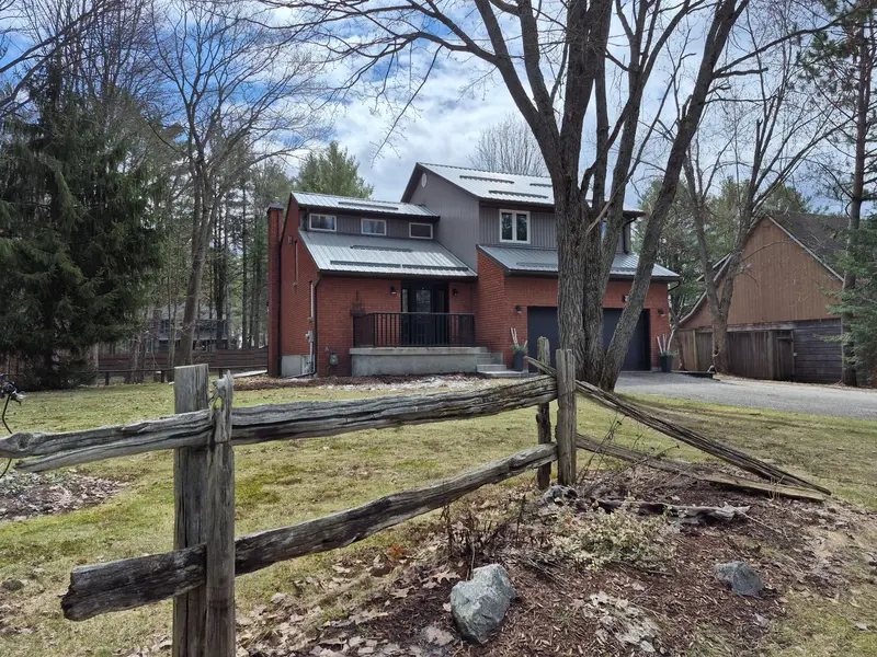 9 Daleman DR, Bracebridge, ON P1L 1A8