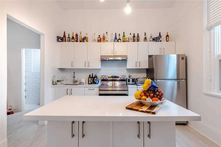 59 Mary ST, Barrie, ON L4N 1T2