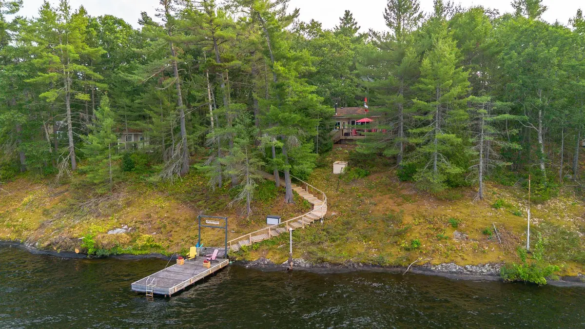 11 Drury LN, Gravenhurst, ON P1P 1R2