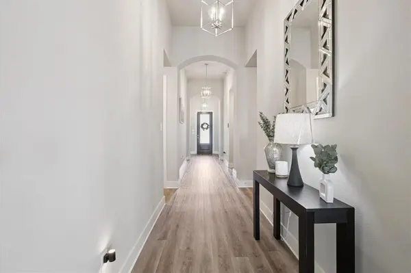 1205 S Roundwash Way, Midlothian, TX 76065