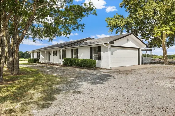 815 N Spikes Road, Corsicana, TX 75110