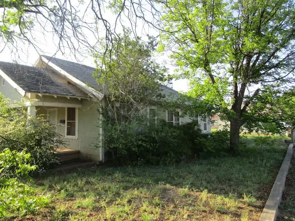 105 E 9th Street, Colorado City, TX 79512