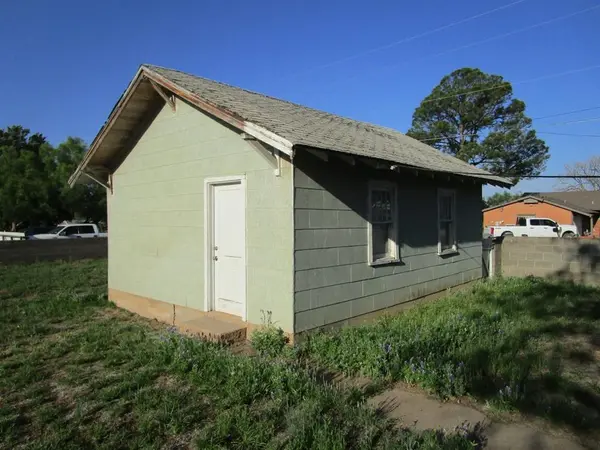 105 E 9th Street, Colorado City, TX 79512