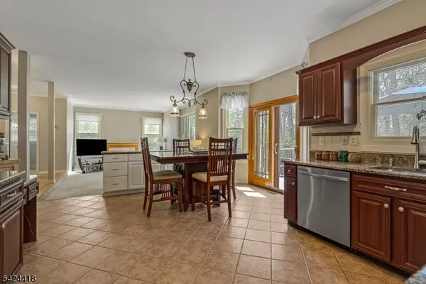 59 Bernard St, Branchburg Twp., NJ 08876