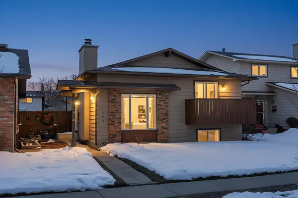 1003 Berkley DR NW, Calgary, AB T3K 1E3