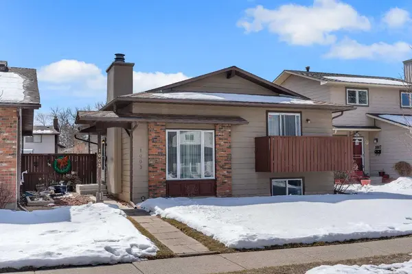 1003 Berkley DR NW, Calgary, AB T3K 1E3