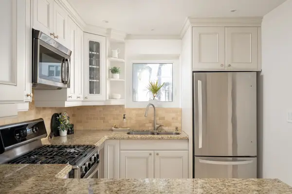 619 Balliol ST, Toronto C10, ON M4S 1E6