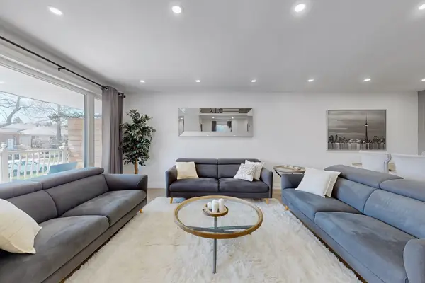 26 Faye DR, Toronto C15, ON M2J 3S6