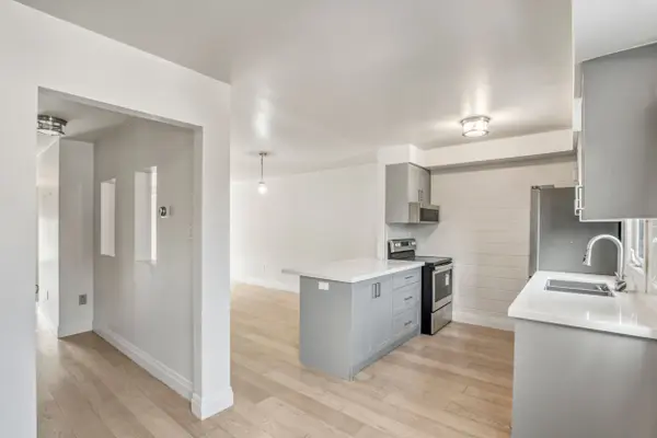 10 Bassett BLVD #81, Whitby, ON L1N 9C5