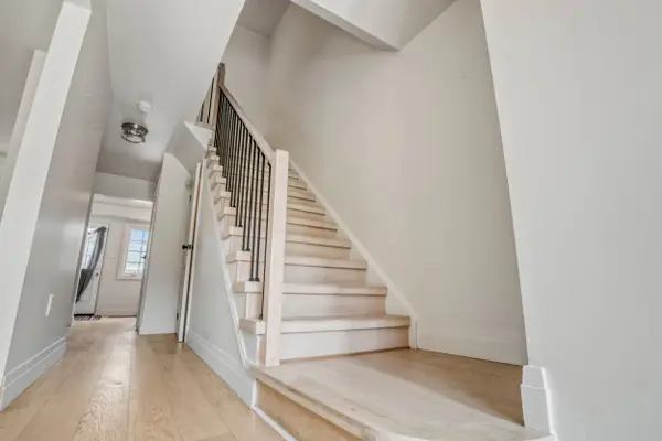 10 Bassett BLVD #81, Whitby, ON L1N 9C5