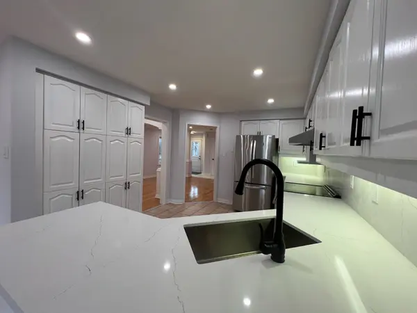 15 Futura AVE, Richmond Hill, ON L4S 1V2