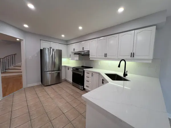 15 Futura AVE, Richmond Hill, ON L4S 1V2