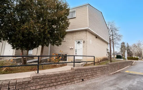 400 Mississauga Valley BLVD W #7, Mississauga, ON L5A 3N6