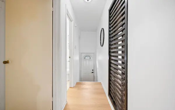 400 Mississauga Valley BLVD W #7, Mississauga, ON L5A 3N6