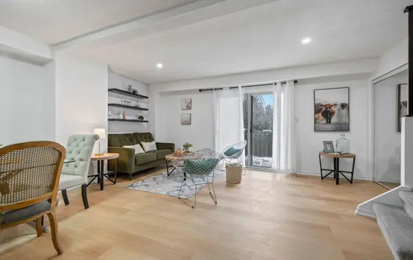 400 Mississauga Valley BLVD W #7, Mississauga, ON L5A 3N6