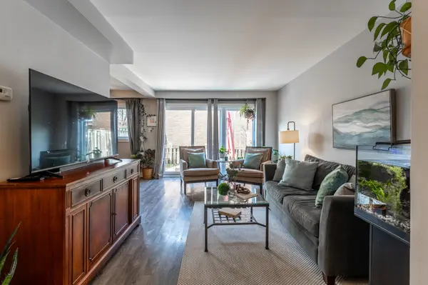 560 Pinedale AVE, Burlington, ON L7L 3W4