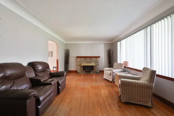 759 King RD, Burlington, ON L7T 3K7