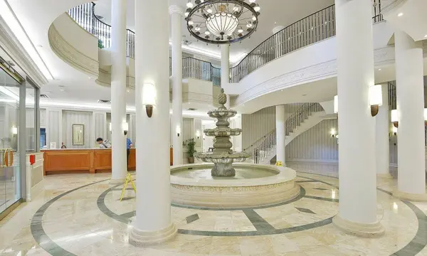 25 Kingsbridge Garden CIR #627, Mississauga, ON L5R 4B1