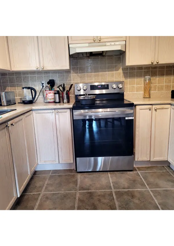 630 Drury LN #Upper, Burlington, ON L7R 2X6