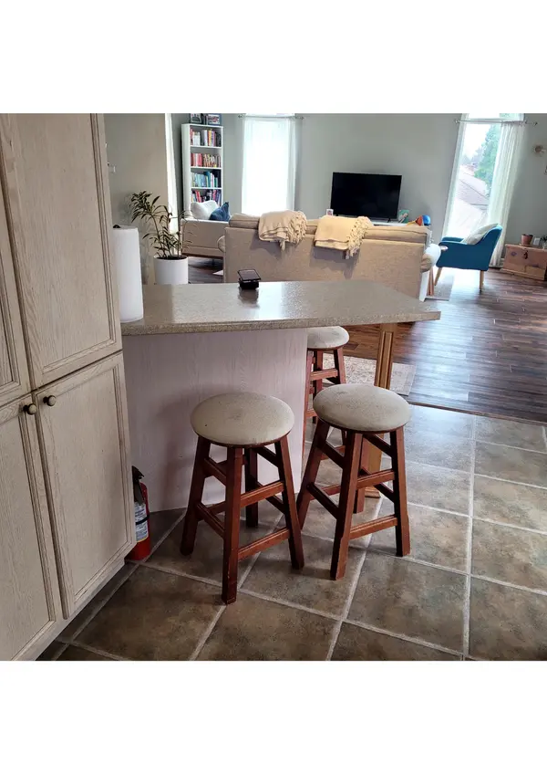 630 Drury LN #Upper, Burlington, ON L7R 2X6