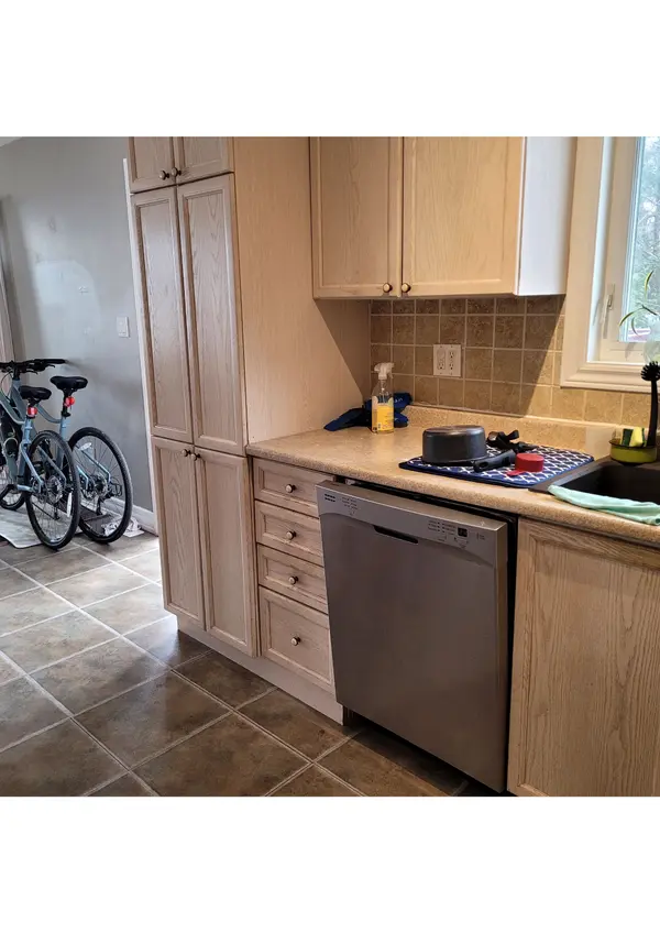 630 Drury LN #Upper, Burlington, ON L7R 2X6